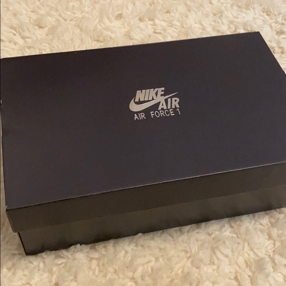 Nike shadow summit white barely volt crimson tint